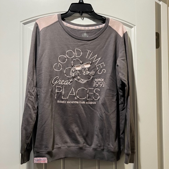 Disney Vacation Club DVC Owner Embroidered Gray Pink Sweatshir - Picture 1 of 5